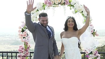 Shemale Eva Enjoys Anal Sex In Honeymoon
